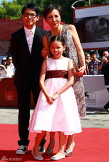 组图：主竞赛单元电影《郊游》首映红毯