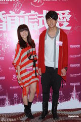 组图：《婚前试爱》首映 周秀娜真空上阵甜美性感