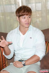 组图：金钟国想邀刘德华上《跑男》放话要结婚