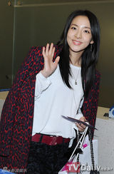 组图：Kara、BEAST、4minute、2NE1等素颜亮相