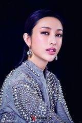 组图：张俪炫彩摩登之美诠释多面个性