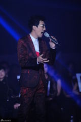 组图：我是歌手羽泉爆冷夺冠 邓超帮唱抢戏