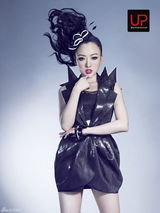 组图：新声代歌手熊子锐时尚摩登写真首发