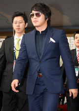 高清组图：宋承宪崔智友rain等出席乐天纪念仪式