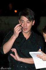 幻灯图：《不速之约》火灾救人戏 欧阳震华误会林峰