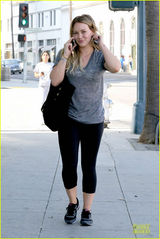 组图：希拉里-达夫加州健身逛街 惬意畅享阳光