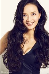 组图：李梅可推深V性感写真大片