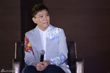 组图：张信哲谈翻唱《星星》主题曲 称韩方严格