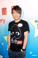 高清组图：孙耀威刘心悠出席愿望故事暨画展开幕礼