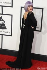 组图：56届格莱美红毯 泰勒透视麦当娜反串绅士