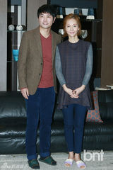 组图：郑俊浩新剧《你邻居的妻子》现场公开