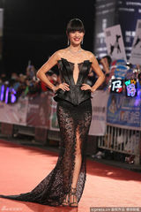 组图：谢怡芬黑色镂空裙性感 酥胸若隐若现