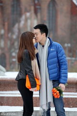 组图：佟大为关悦欧洲拍写真 情人节谱写冬季恋曲