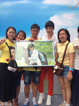 组图：《花非花》见面会万茜玩自拍邓伦被表白