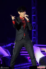 组图：王心凌不谈新恋情 罗志祥庾澄庆比拼热舞