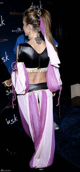 高清组图：奥德利娜万圣节扮阿拉伯女郎秀风情