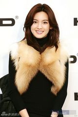 组图：韩星朴有焕曹安等出席时装秀 