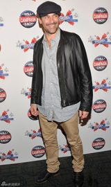 组图：扎克和法瑞尔首映玩对眼 “狂人”捧场