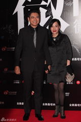 组图：2012新浪微博之夜红毯-发哥发嫂恩爱牵手