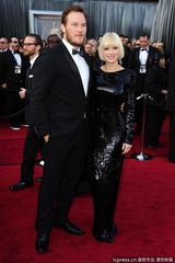 高清组图：安娜-法瑞丝黑色闪片裙低调奢华