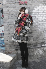 组图：陈怡冬游胡同 严寒中展现可爱本色