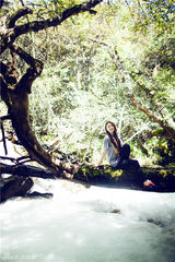 组图：张雨绮藏地走透透 贴近自然感受民风