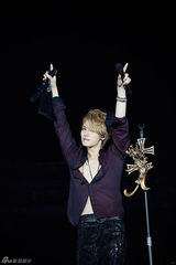 高清图：JYJ金在中放歌横滨 金发妖娆露点狂野