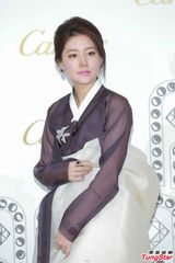 组图：郭晶晶携夫恩爱亮相 如再怀胎想生女儿