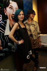 组图：Twins上海宣传新专辑 谈及感情阿娇称随缘