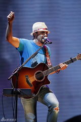 组图：杰森-玛耶兹北京开唱变身表情帝