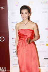 幻灯：亚洲电影大奖红毯 李冰冰抹胸礼服现身抢镜