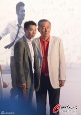 组图：林丹谢杏芳婚礼直击 新郎新娘甜蜜亲吻