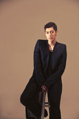 组图：韩星金贤重专辑写真曝光 秀胸肌展成熟气质