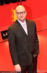 组图：《副作用》首映 王家卫携妻子助阵