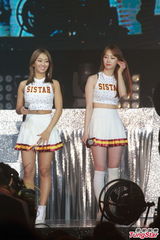 组图：SISTAR演唱会性感吸睛 大秀长腿载歌载舞