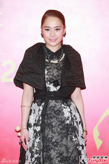 组图：英皇电影春茗星光璀璨 古巨基暂无意结婚