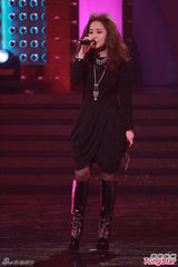 组图：谭咏麟劝祖儿多休养 何韵诗认与女友外游