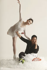 组图：郭晓冬化身运动型男 与张丹演绎冰上情缘