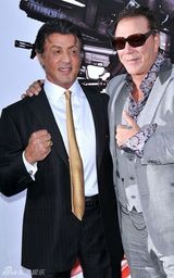 幻灯图：《敢死队》洛杉矶首映 史泰龙领衔众硬汉