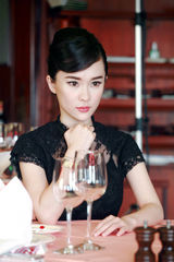 高清图：霍思燕红唇白裙显飘逸　古典写真优雅迷人