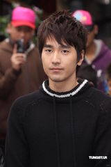 幻灯图集：《艋舺》票房过两千万 钮承泽携主演还愿