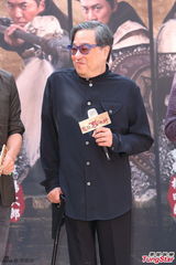 组图：《杨家将》粉丝热情 众帅承诺脱衣