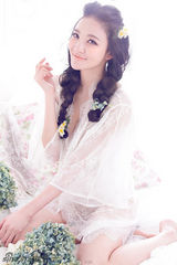 组图：刘雨欣花样写真演绎水样纯情