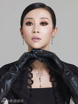 高清图：苗圃代言珠宝首饰 轻纱薄装展迷人身材