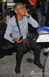 高清：《的士速递》男星萨米-纳塞利与警察搏斗被捕