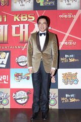 组图：KBS演艺大赏颁奖礼 郑恩智孙娜恩清纯亮相