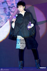 组图：金贤重香港获大奖 阿SA无缘和男友过圣诞