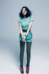 组图：明星时尚吹简约风 范冰冰周冬雨陈燃返璞归真