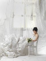 高清图：罗海琼婚纱写真优雅迷人 幸福感染身边人