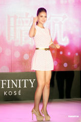 组图：昆凌将满19岁 生日与朋友庆祝